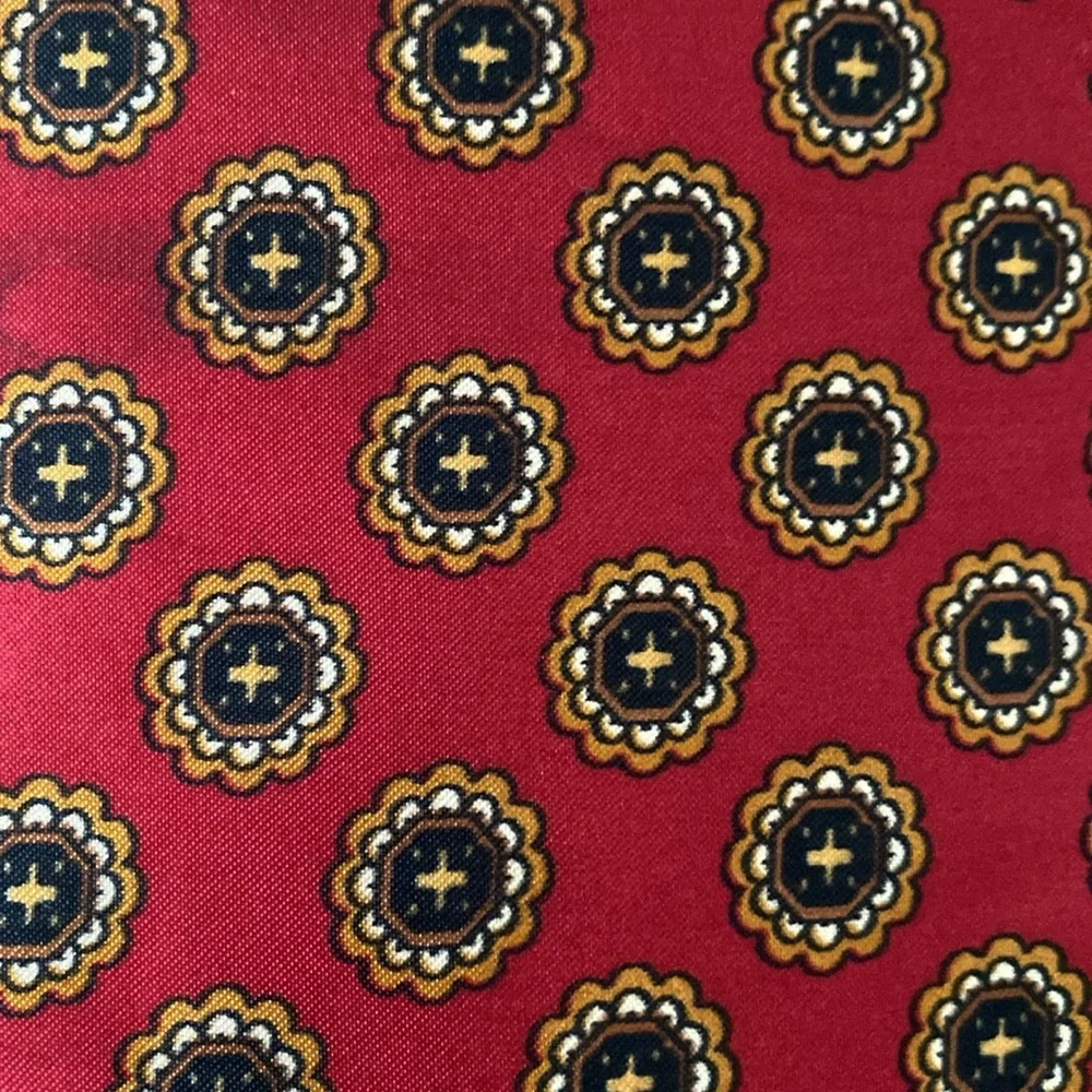 Red and gold flower design scarf - Picture 3 of 7